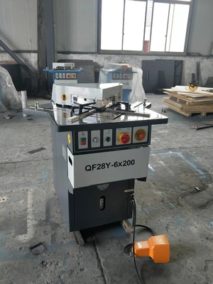 Tấm kim loại 6mm Máy cắt góc thủy lực Có thể điều chỉnh