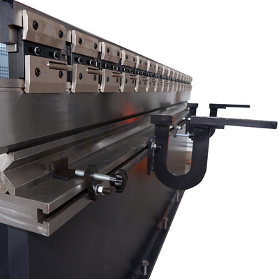 Máy ép phanh kim loại tấm 110 tấn 120 tấn 135 tấn Cnc